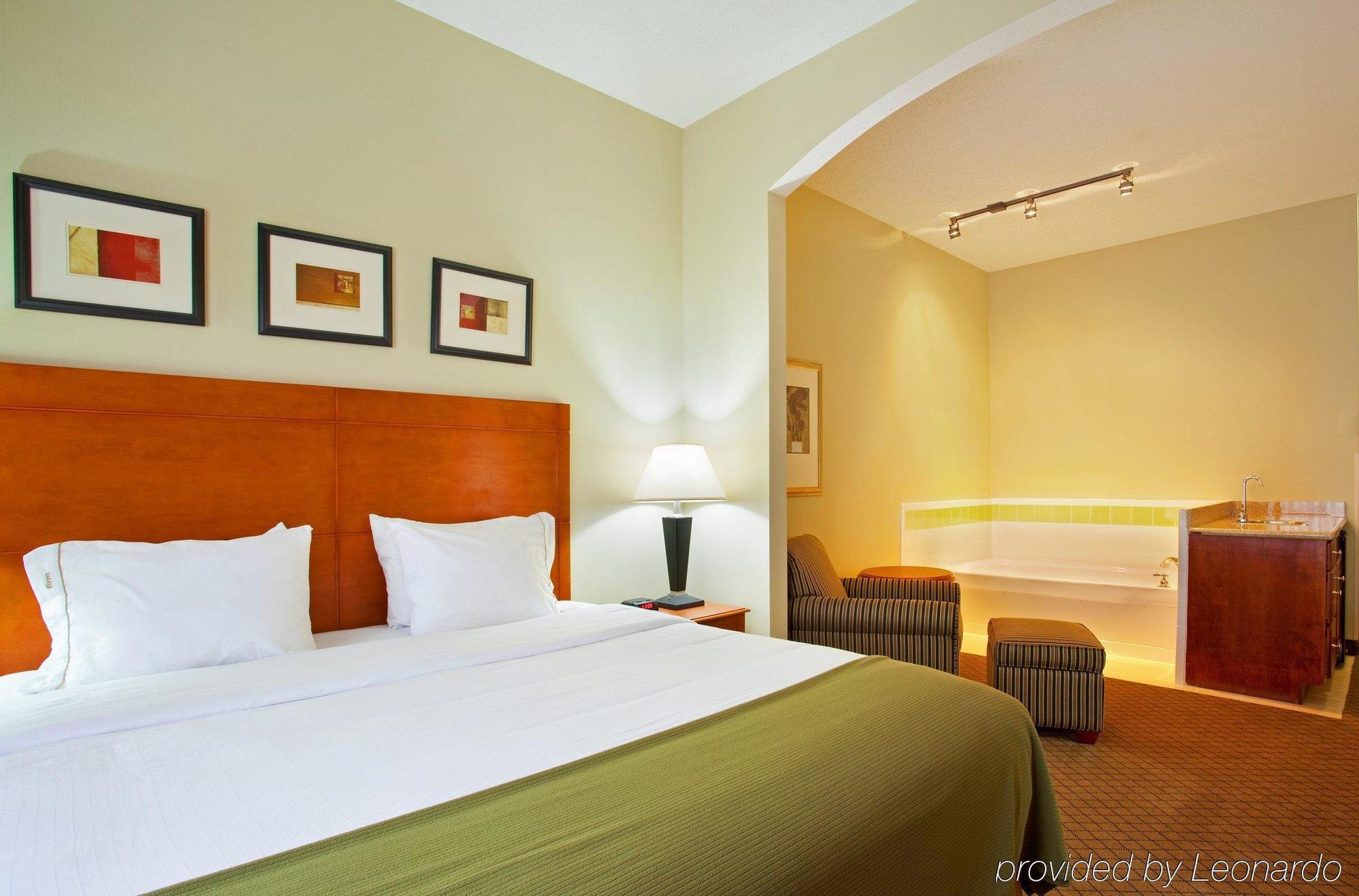 Holiday Inn Express Hotel&Suites &erson Anderson Habitación foto